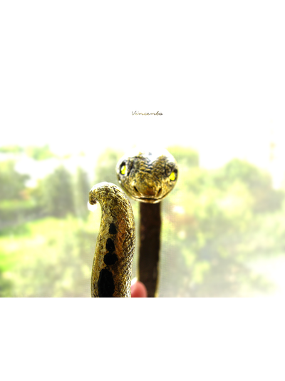 Золотая змейка. Браслет в виде змеи из полимерной глины