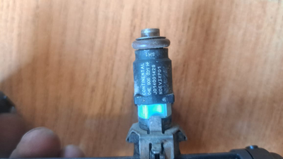 Топливная рампа с форсунками SKODA RAPID