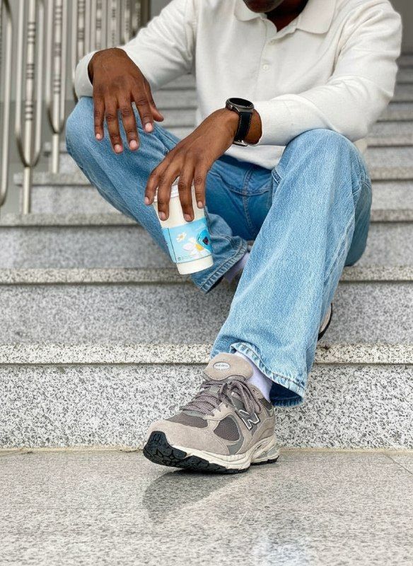 lifestyle фото New Balance 2002R в городском образе