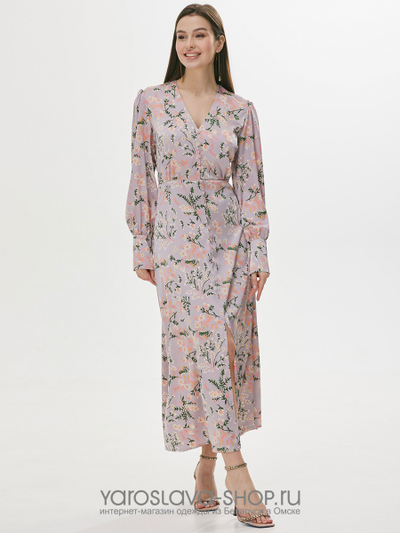 Нежное шелковое платье с растительным принтом