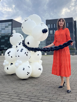 Большая собака из воздушных шаров (2 х 2.5 метра)