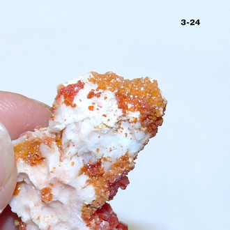 Ванадинит натуральный (щетка) №3-24: 35*29*13мм