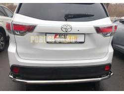 Защита заднего бампера угловая большая двойная d60/42 для Toyota Highlander 2014-2017