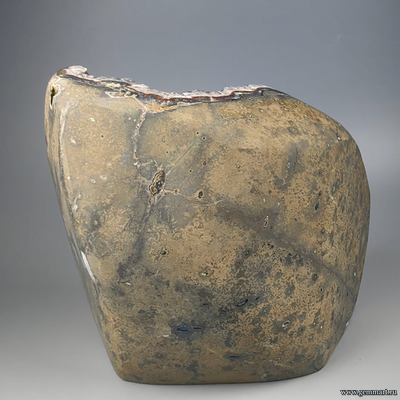 Аметист, жеода в породе.