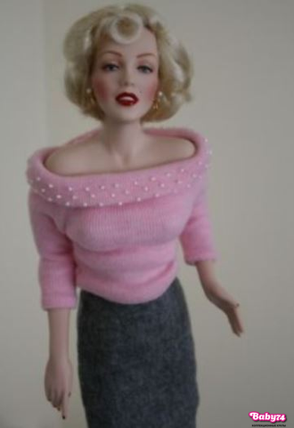 Marilyn Monroe"Sweater Girl"