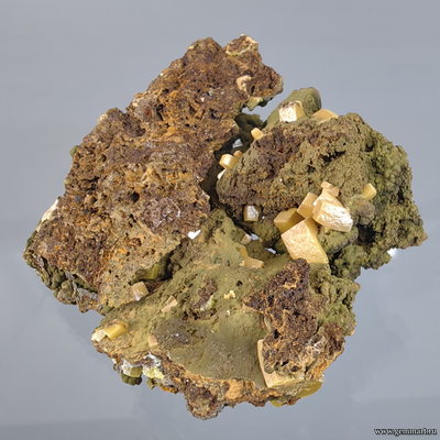 Вульфенит, миметит, лимонит. Мексика. 55*55*27мм