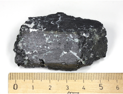 Магнетит, сросток кристаллов, Мурманская об-сть, Ковдор (55*36*25 мм, 79 г) №25937