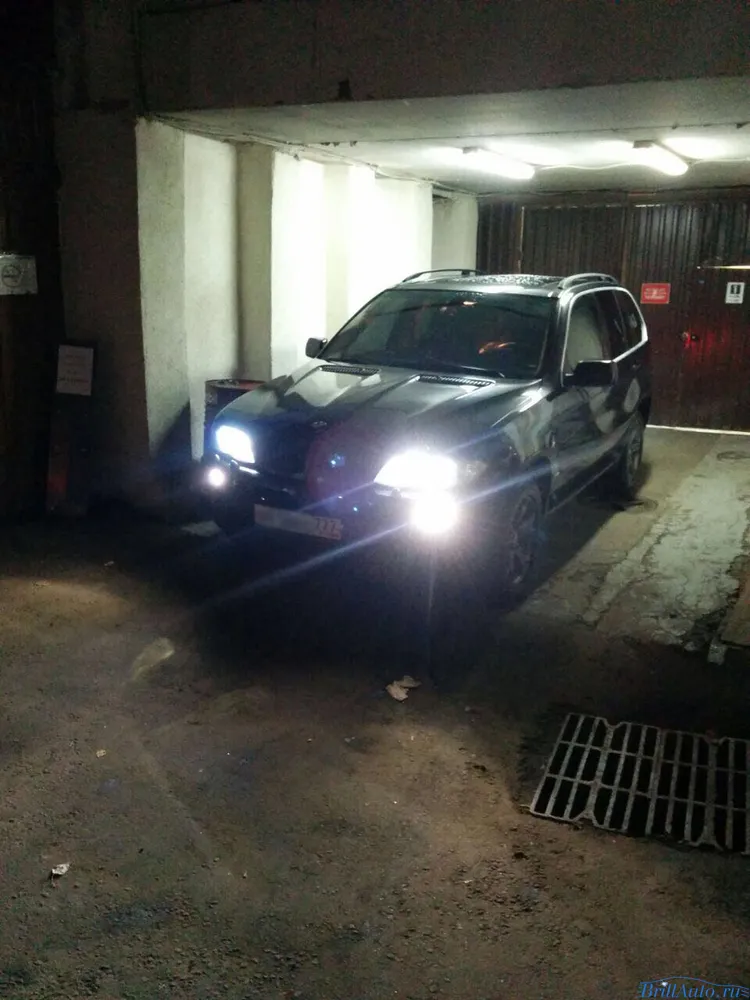 Светодиодные лампы Optima I-ZOOM и Multi Color на BMW X5 E53