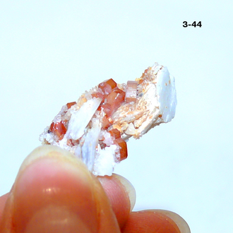 Ванадинит натуральный (щетка) №3-44: 29*20*13мм