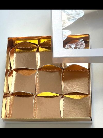 Коробка для 9 моти ПРЕМИУМ с/о (белая/золото), 180*180*45мм