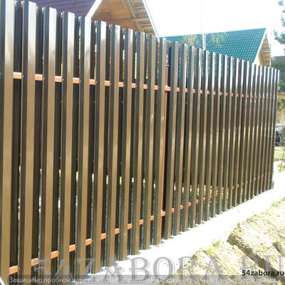 Забор из евроштакетника (шахматка)
