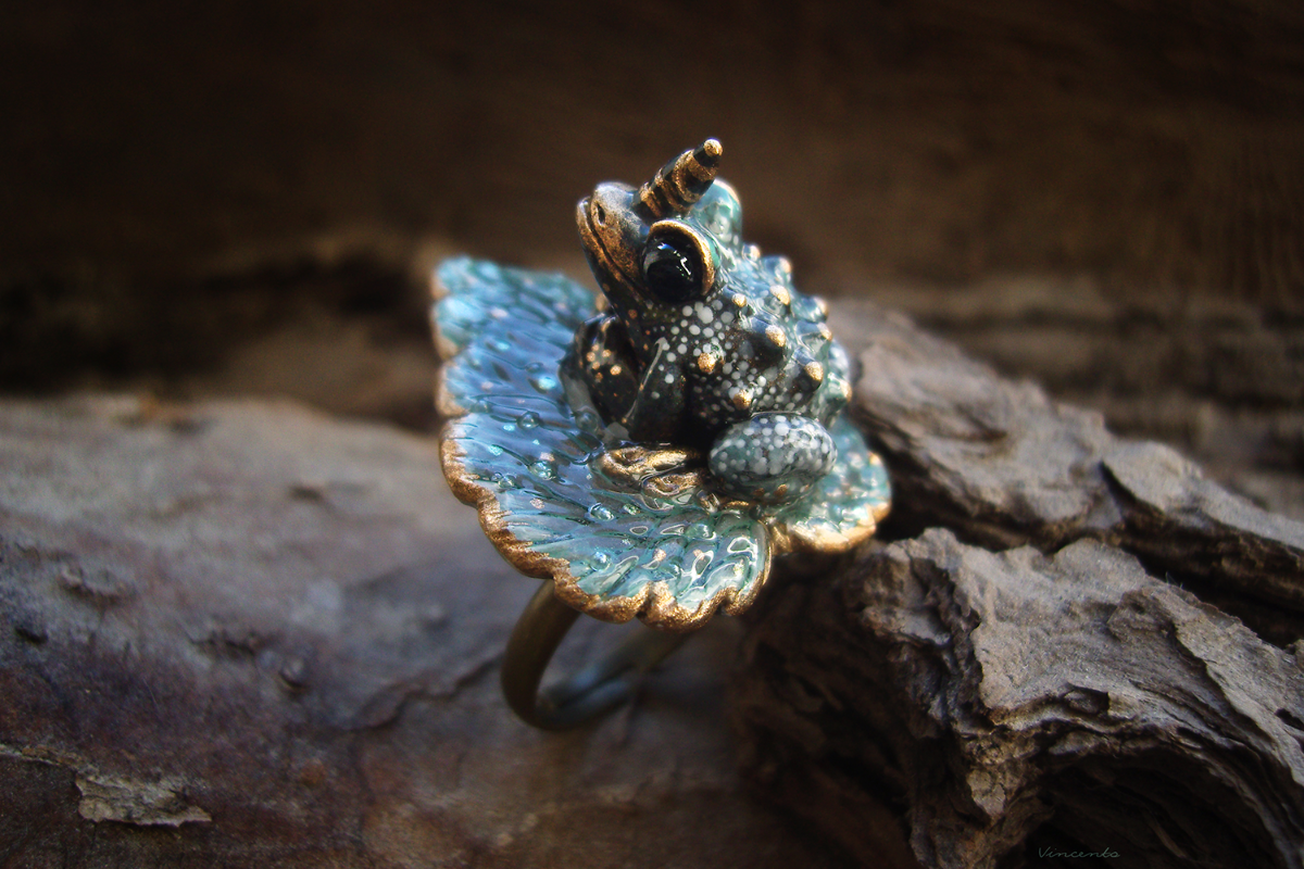 Необычное кольцо с лягушкой-единорогом в стиле фэнтезийного арт-нуво, волшебное украшение