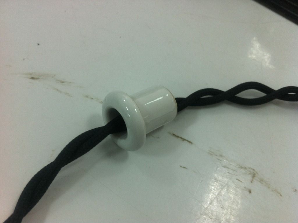 Втулка (проход) для вывода кабеля из стены белая 2шт/уп - Мезонин .
