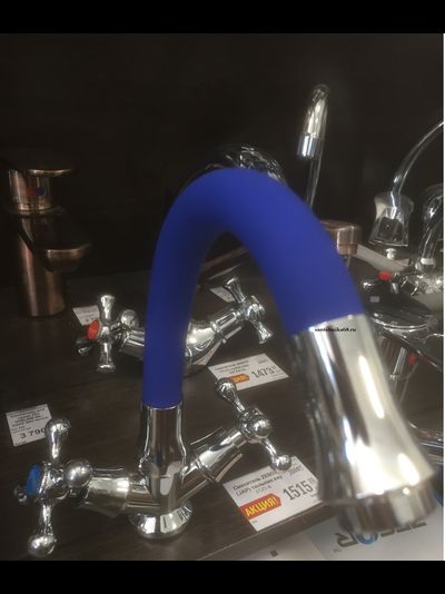 Гибкий излив цветной силиконовый с латунными гайками Frap 31см F7260 чёрный F7261 зеленый F7263 синий F7266 белый F7267 серый F7268 красный