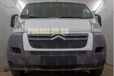 Защита радиатора Citroen Jumper 2006-2014 black верх