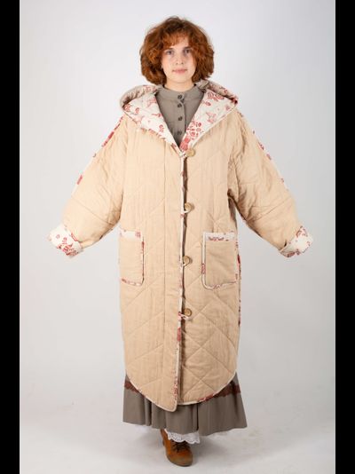 Стеганое пальто "Родное тепло" с капюшоном бежевое