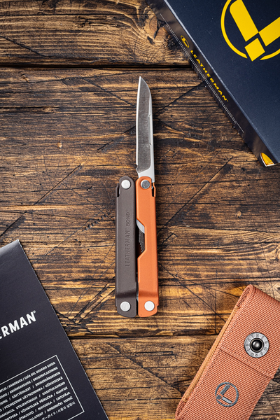 Leatherman Bond с чехлом на кнопке Burnt Sienna