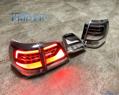 Cтопы Toyota Land Cruiser 200 07-15 в стиле 21 года LED (дымчатые серые)