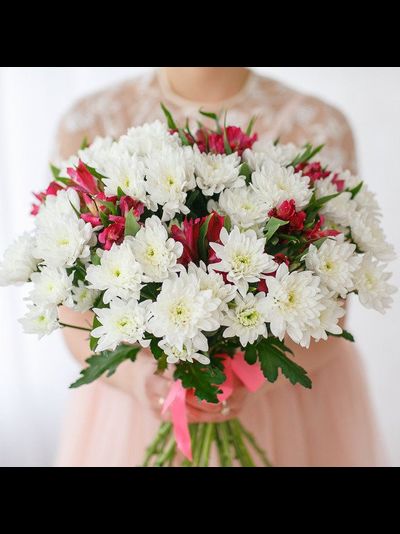 Букет из хризантемы и альстромерии