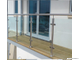 Стеклянные ограждения балкона со стойками и поручнем из нержавеющей стали AISI 304