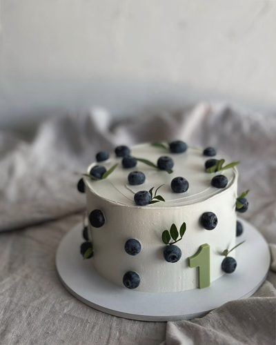 Торт детский с голубикой