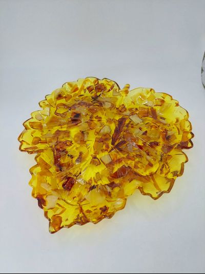 Тарелка "Лист" со срезом янтаря