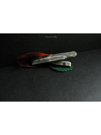 Брошь с лепестком розы "Воспоминание о былом"