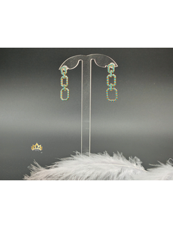 Серьги Триумф с сатиновыми кристаллами на золотистом фоне 4см