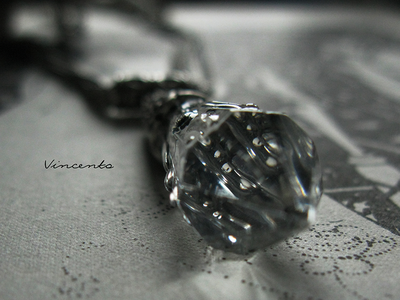 Ледяной кристалл. Кулон с кристаллом в стиле фэнтези