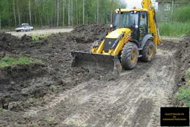 Планировка и выравнивание участка экскаватором