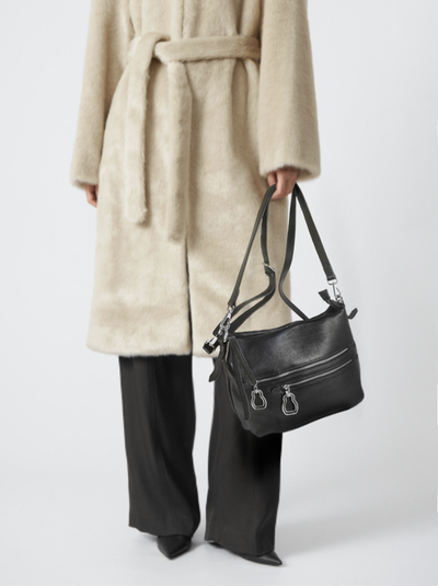 (АРТИКУЛ: 10128/1/5) СУМКА ЖЕНСКАЯ, СРЕДНЕГО РАЗМЕРА, НАТУРАЛЬНАЯ КОЖА, ЧЕРНАЯ, С НАРУЖНЫМИ КАРМАНАМИ, С ПЛЕЧЕВЫМ РЕМНЕМ