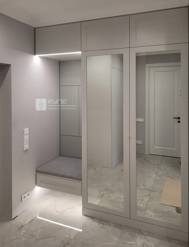 027 Прихожая с подсветкой. Фасады: МДФ фрезировка покраска RAL 9002 + RAL 7038. Корпус: ЛДСП Egger U775 Серый Дымчатый.