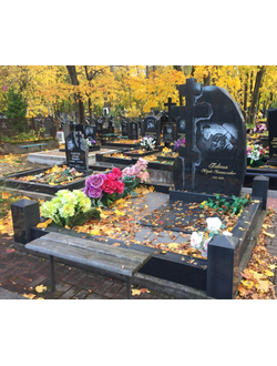 Памятник на могилу с крестом из габбро-диабаза