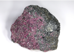 Эвдиалит в породе, Россия, Кольский п-ов, Хибины (90*80*40 мм, 355 г) №23798