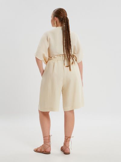 Бермуды голубого цвета