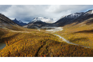 Особенно красивое время года это золотая осень в Хибинах