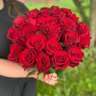 25 красных роз