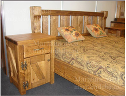 Спальня "под старину" из дерева