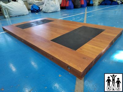 Помост тяжелоатлетический (для становой) с морением 2,5х1,5х0,1м рез. Амортизаторы: 1х0,5х0,04м DNN