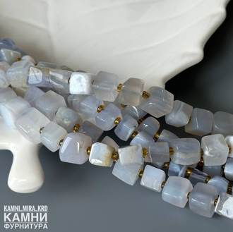 "Сапфирин" голубой агат кубик 6-7 мм, цена за нить 19 см