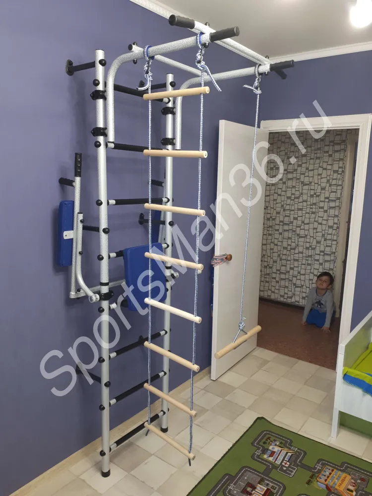 ДСК модель "Атлет", с откидными брусьями, крепление пристенное, с веревочной лестницей и гимнастическими кольцами 