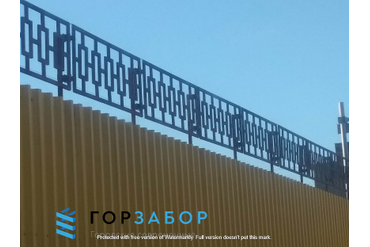 Устройство бетонного забора под ключ с противоперелазным козырьком