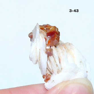 Ванадинит натуральный (щетка) №3-43: 28*23*13мм