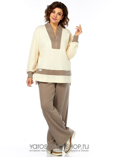 Трикотажный брючный костюм в бежевом цвете