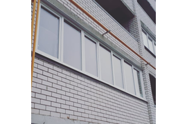 остекление лоджии пластиковым профилем рехау