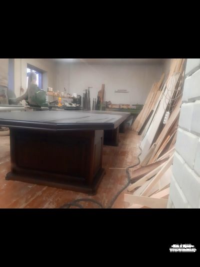 Раздвижной стол из дерева