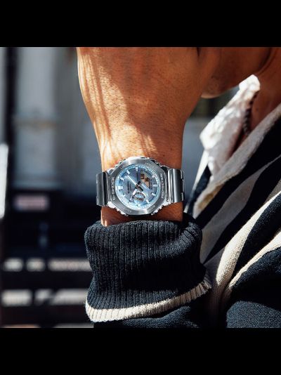 Часы Casio G-Shock GM-2110D-2A