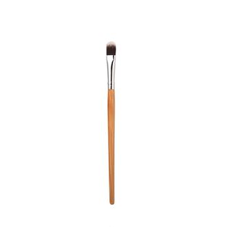 Кисть для нанесения теней или консилера на бамбуковой ручке