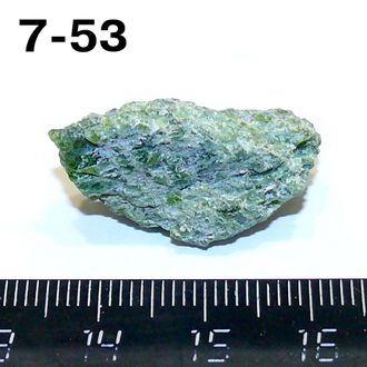 Хромдиопсид натуральный (необработанный) №7-53: 5,3г - 27*15*11мм