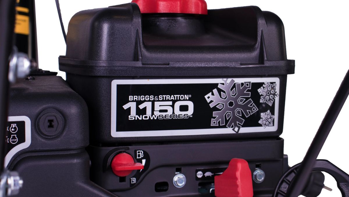 американский двигатель Briggs&Stratton 1150, мощностью 9 л.с.